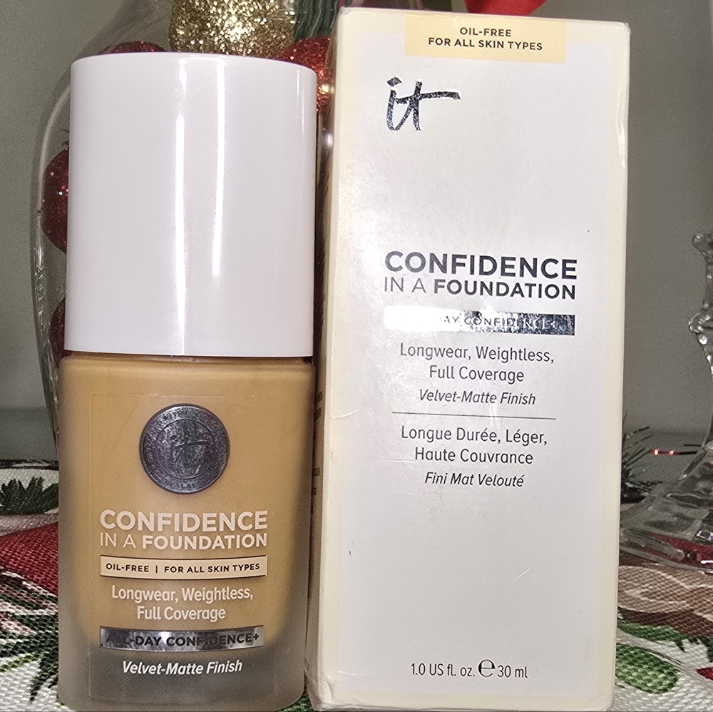 It Cosmetics Confidence in a Foundation 335 Tan Nude - Picture 2 of 3